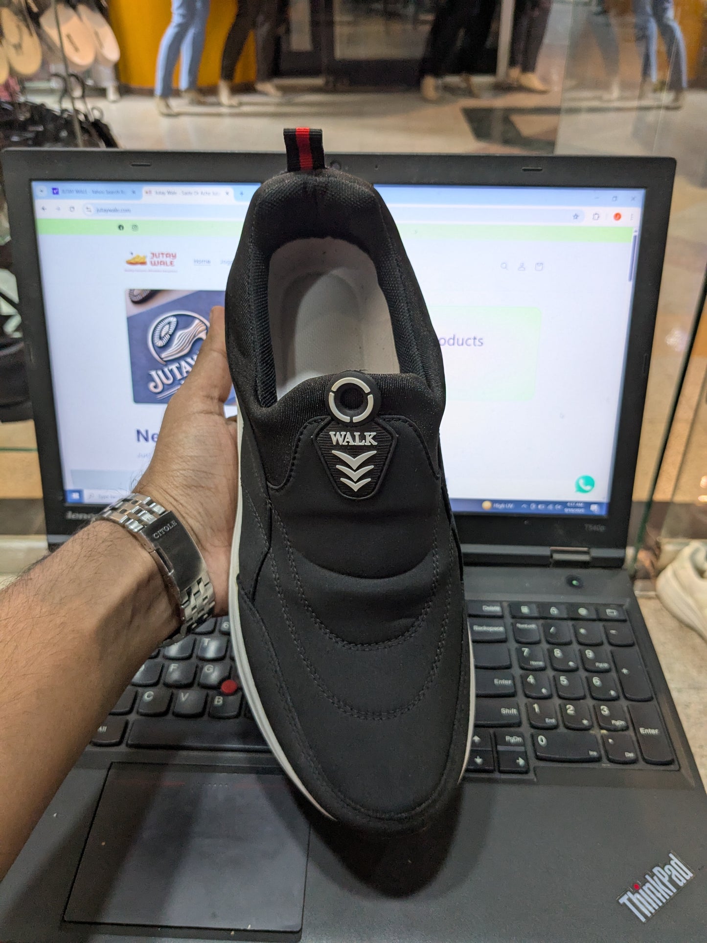 Walk Skechers