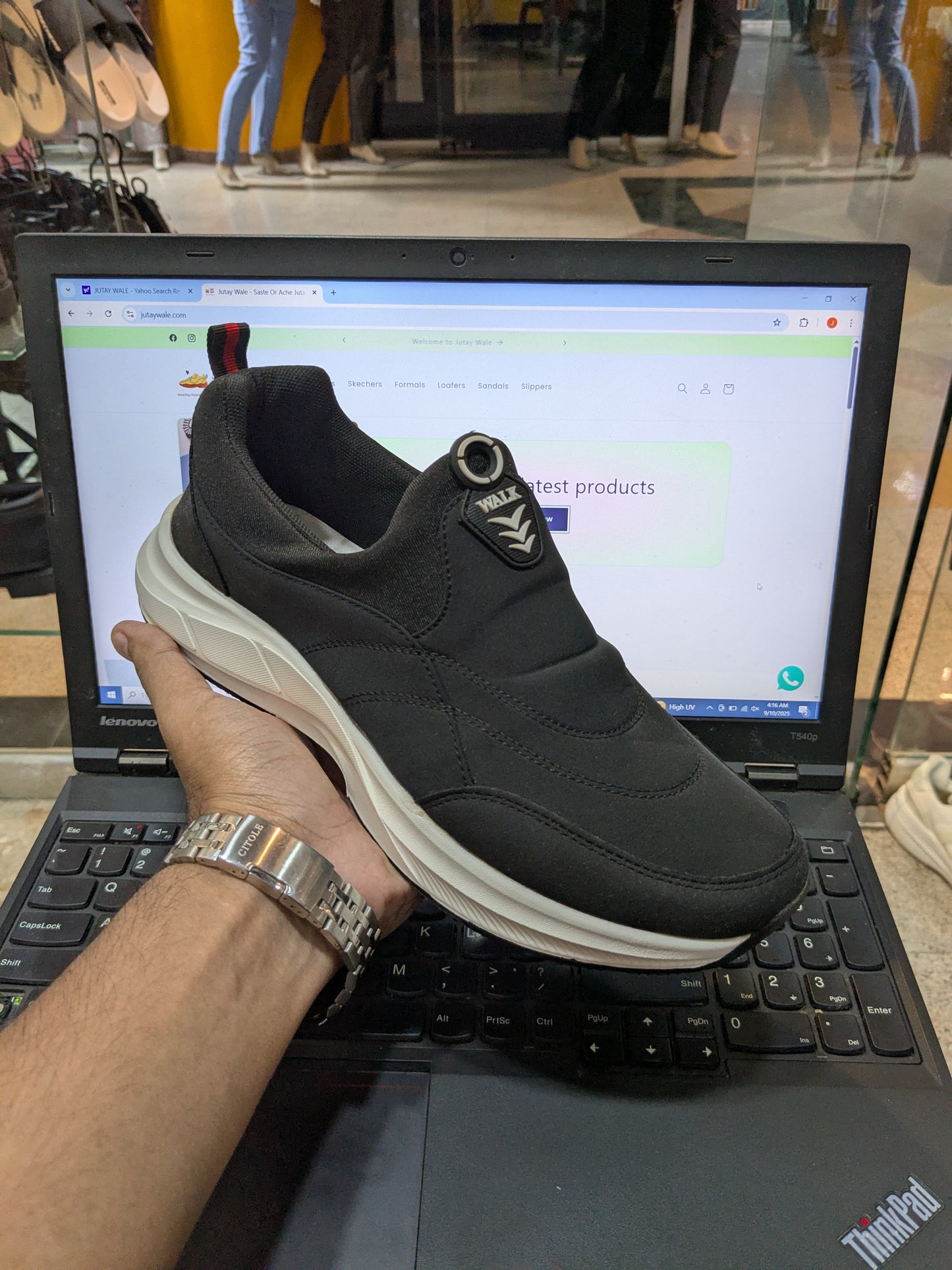 Walk Skechers