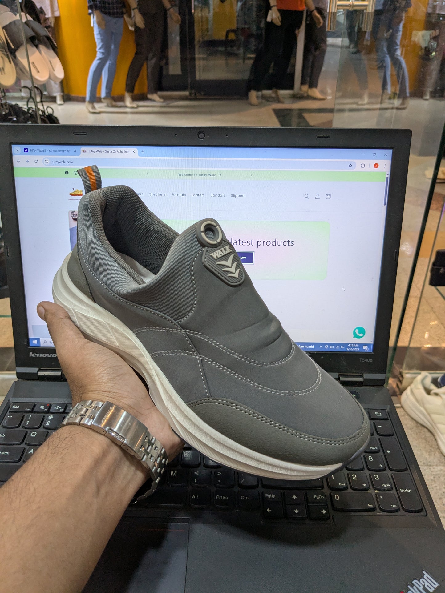Walk Skechers