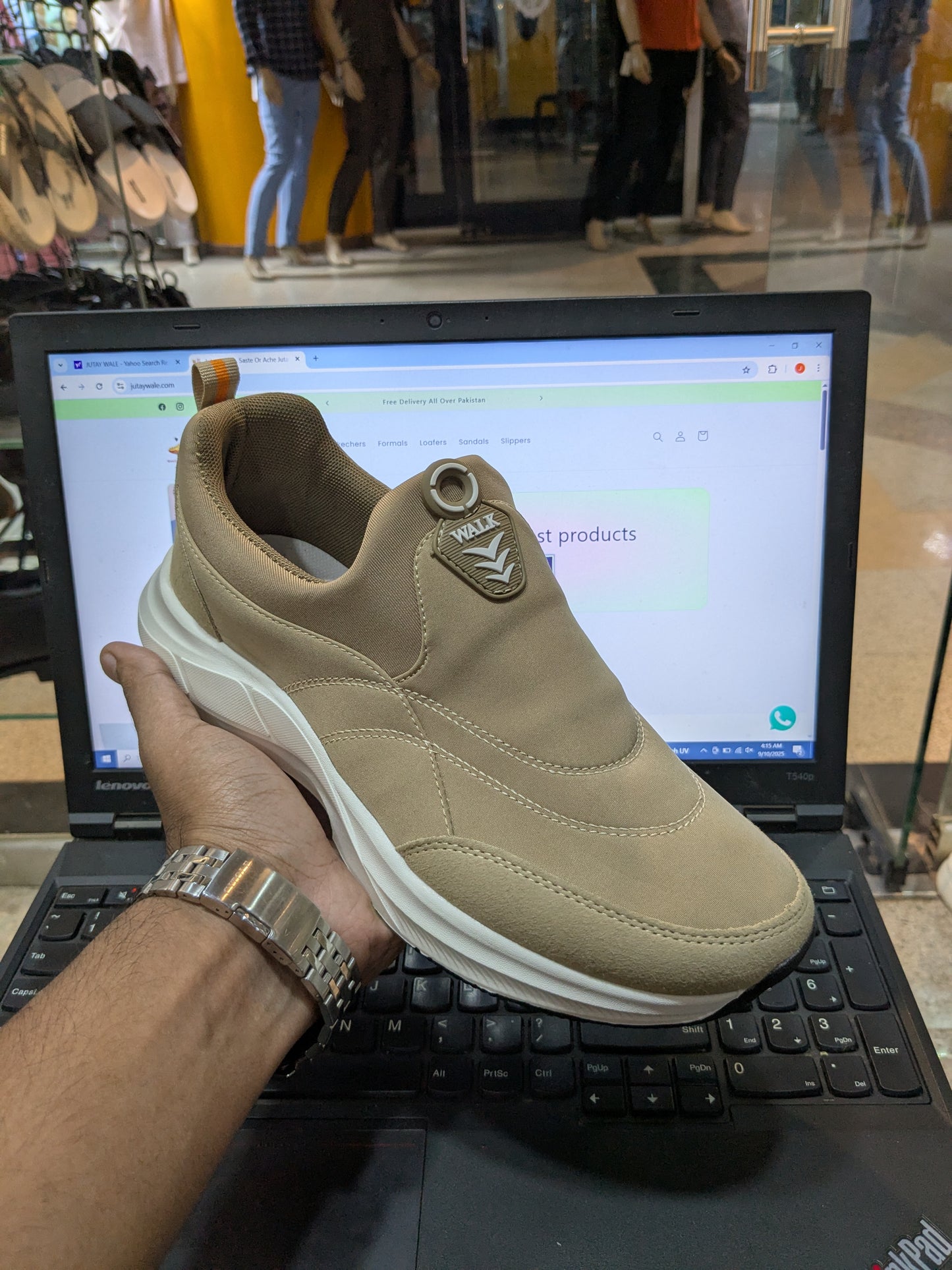 Walk Skechers