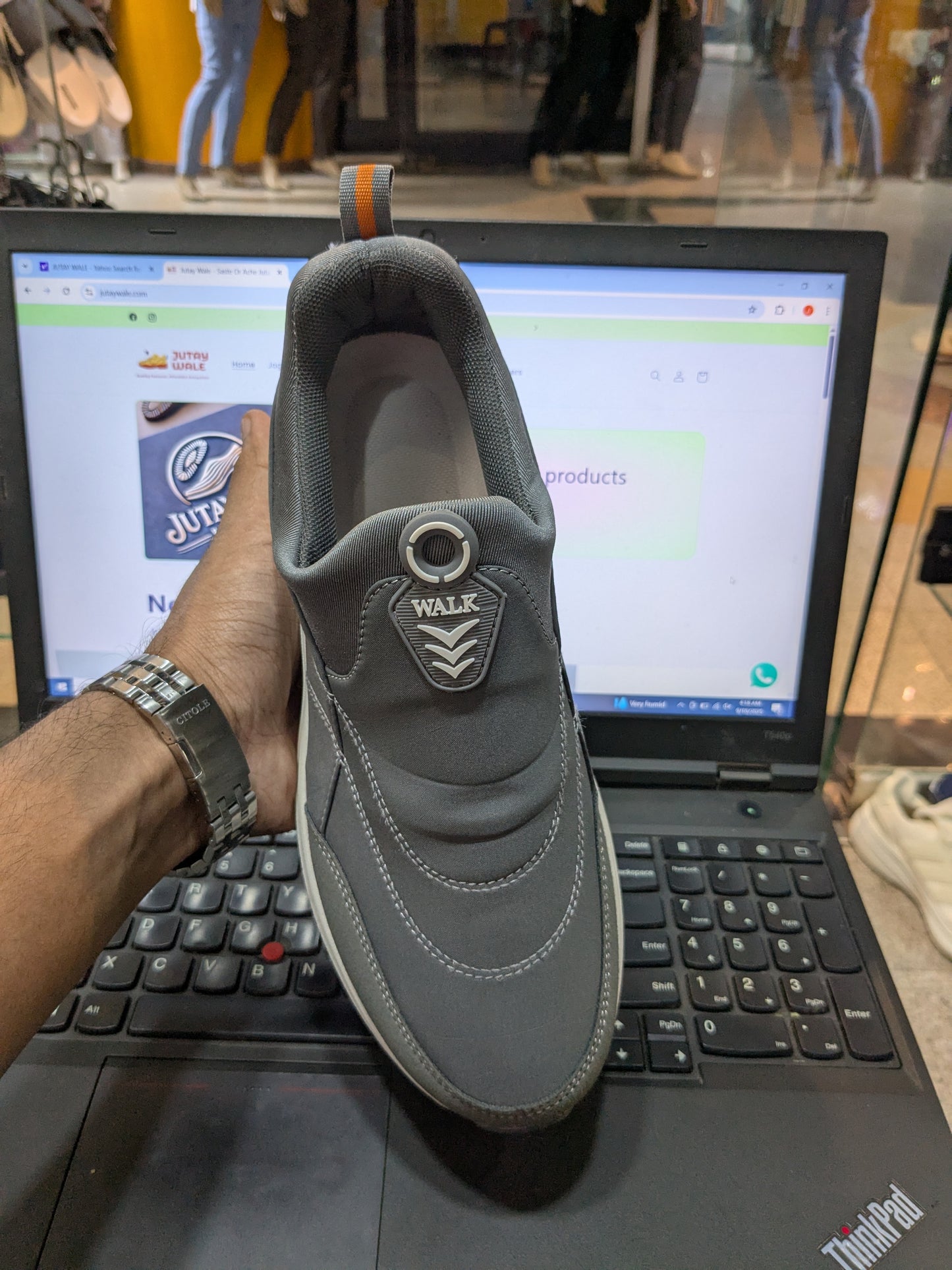 Walk Skechers