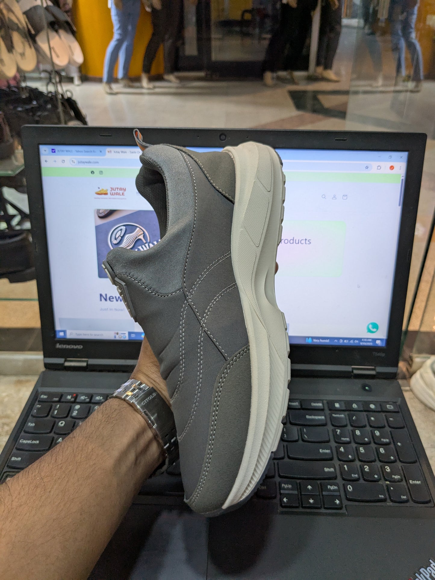 Walk Skechers