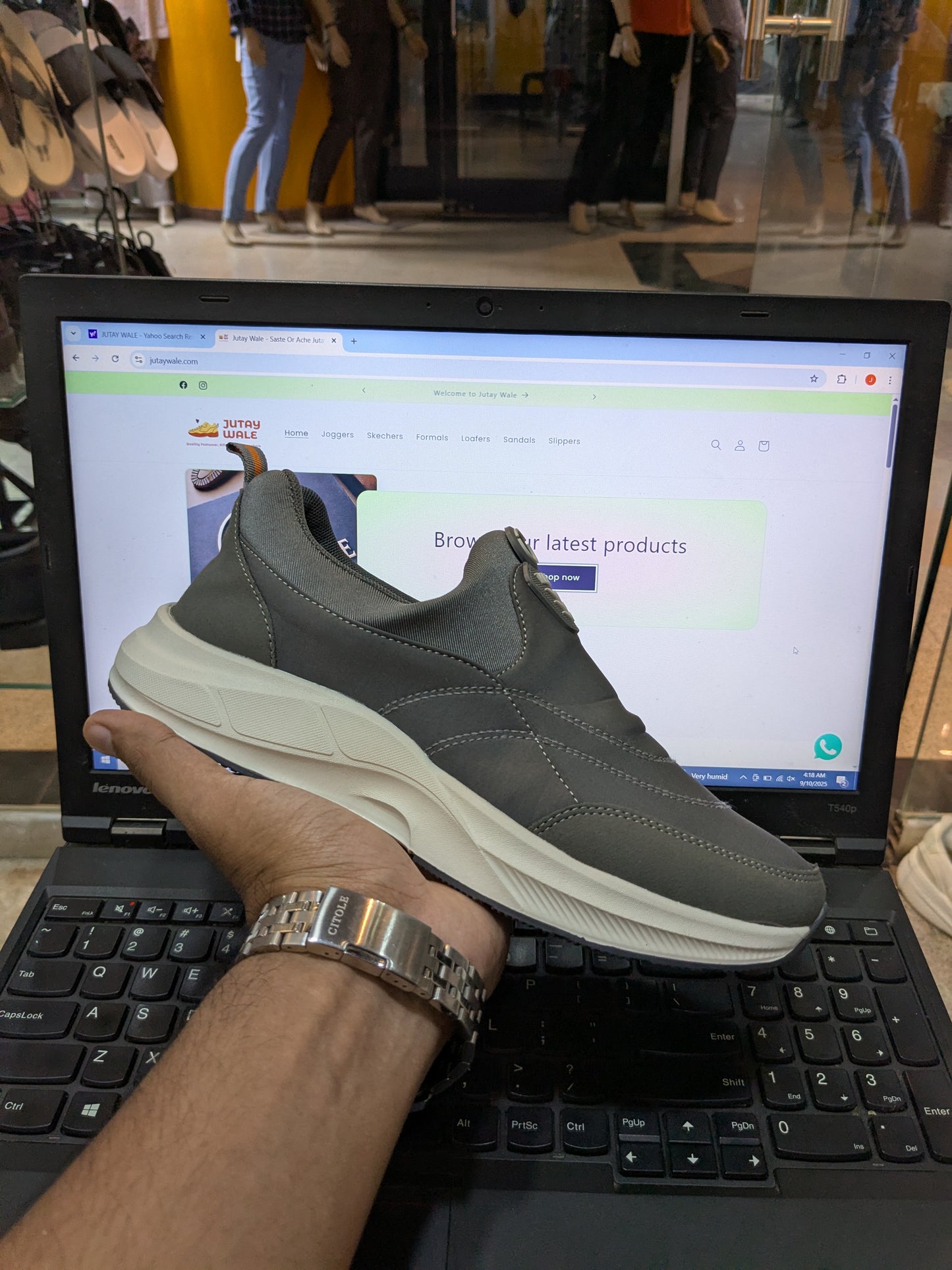Walk Skechers